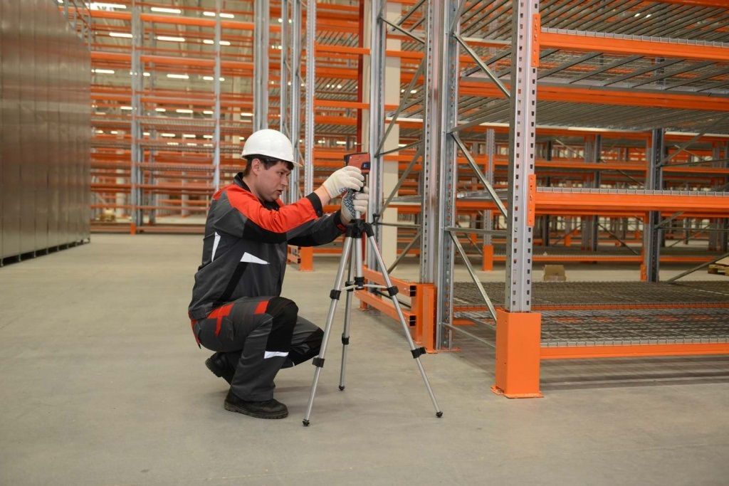 Проверка стеллажей на складе.jpg Проверка стеллажей на складе.jpg