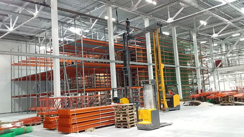 монтаж складских стеллажей от Абсолют.jpg