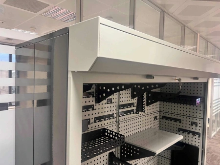 Шкаф роллетный, трехсекционный 1700х4650х600 от компании Абсолют