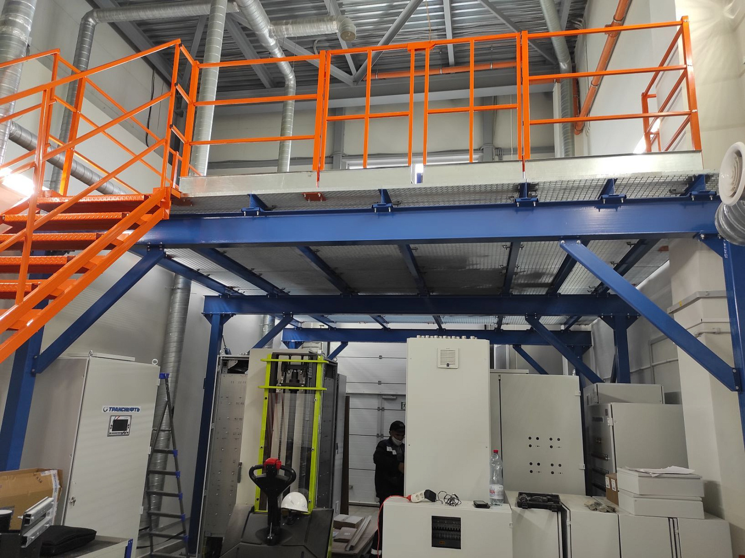 Мезонин на колоннах