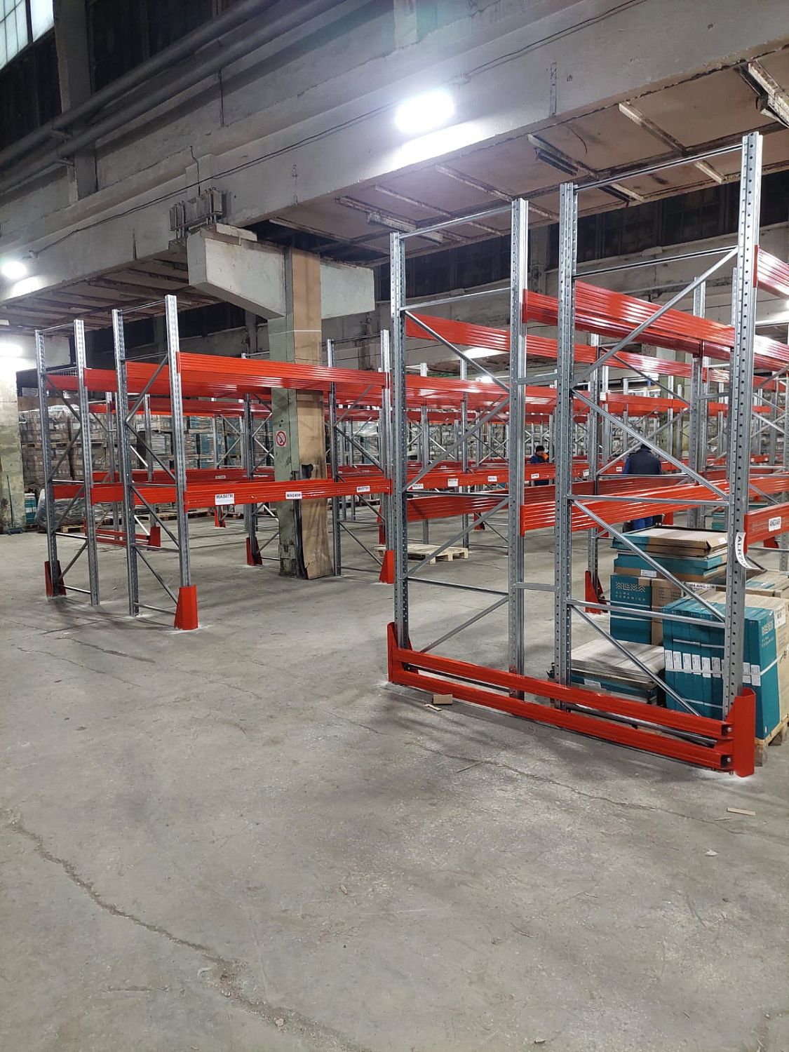 Обустройство склада паллетными стеллажами