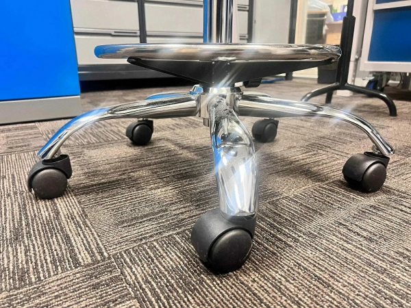 Стул промышленный на ГЛ с кольцом для ног