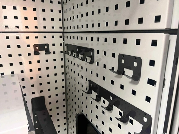 Шкаф роллетный, трехсекционный 1500х4650х900